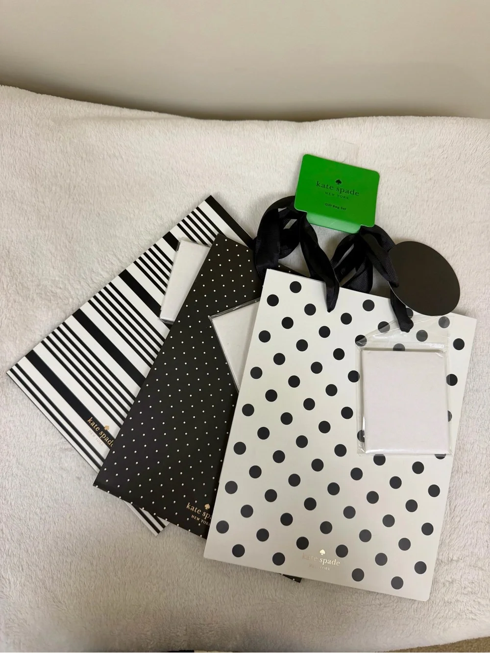 Kate Spade Gift Bag Set - Picture 1 of 4